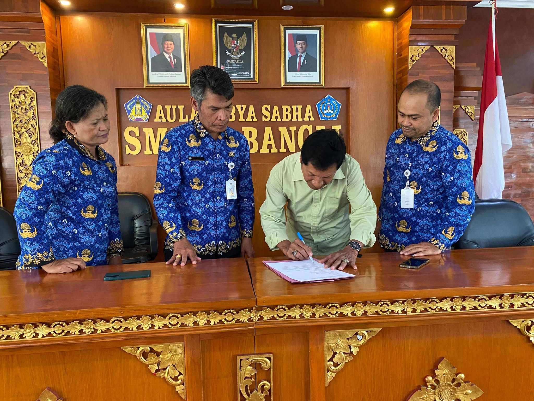 SMKN 1 BANGLI RESMI TUTUP MPLS 2026, DITANDAI PENANDATANGANAN BERITA ACARA SERAH TERIMA MURID BARU